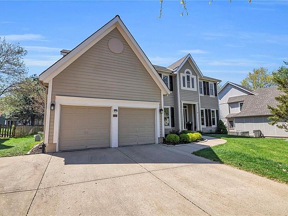 3rd image of 15802 Ash Ln