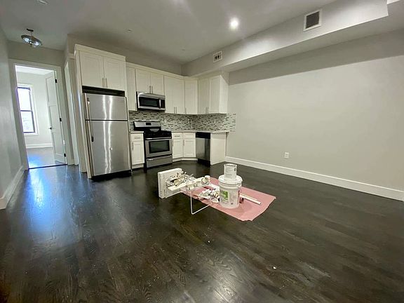 3rd image of 265 Woodbine St #2
