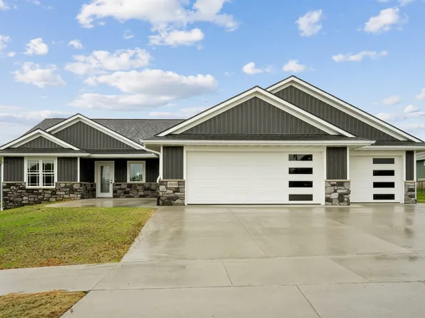 1006 Sage Oak Cir, Manchester, IA 52057
