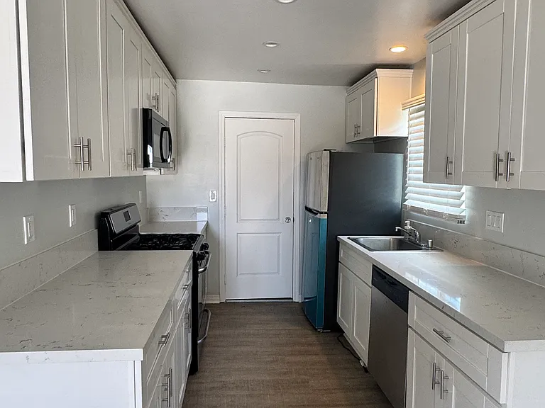 529 Worthington St — Photo 10