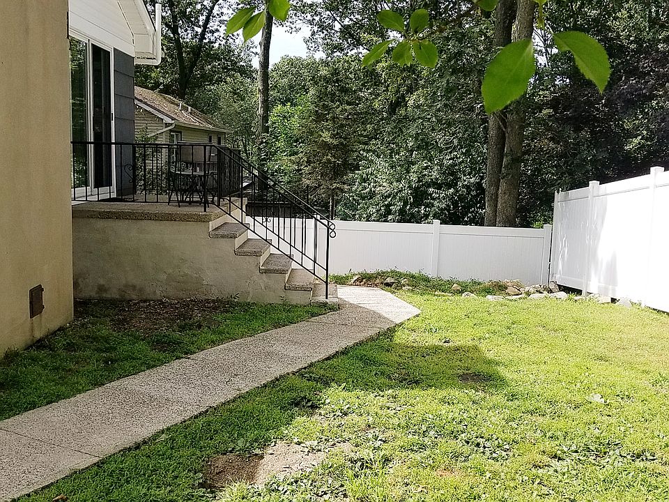 2nd image of 598 Brooklyn Mountain Rd