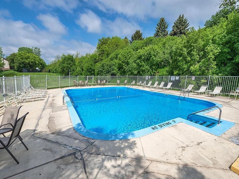 1st image of 530 Windstone Dr