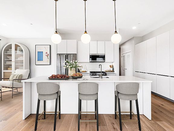 3rd image of 695 Merrick Ave #5768041