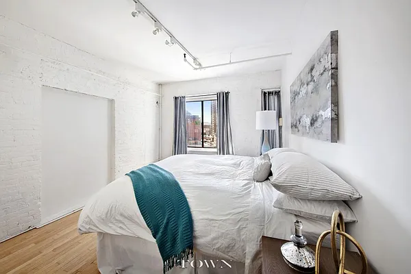 Sold by Town Residential | media 27