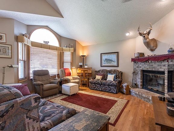4th image of 203 Greenwood Dr