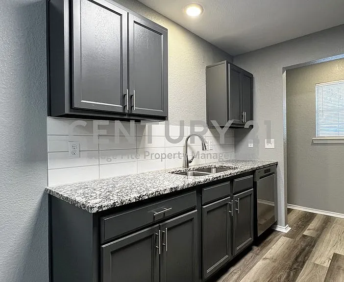 1010 S Retta St — Photo 8