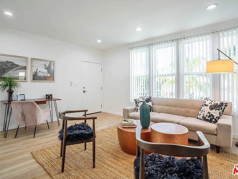 6244 De Longpre Ave #1 — Photo 6