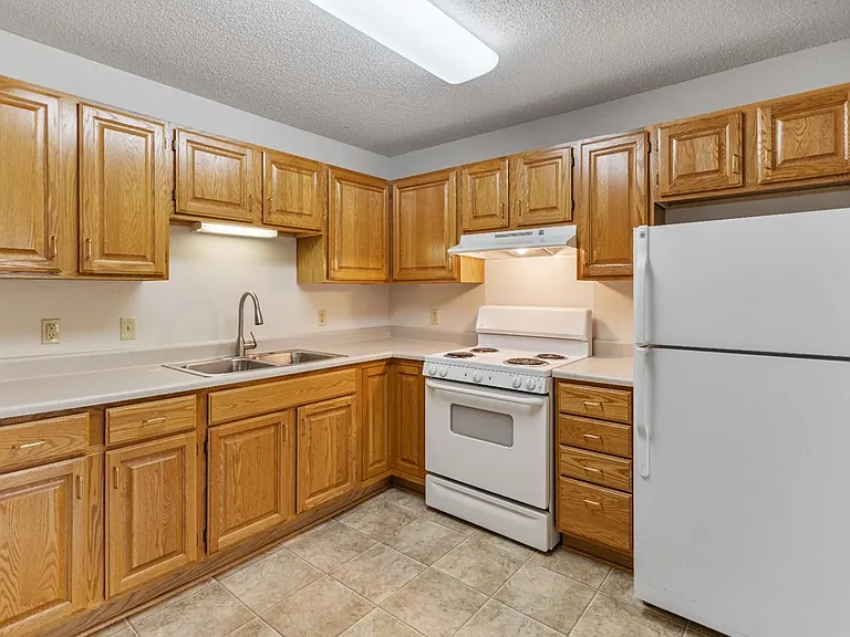 Kenyon Garden Apartments — Photo 14