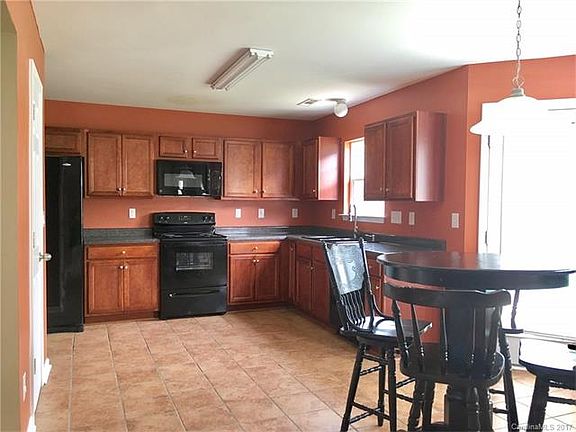 3rd image of 4276 Cole Creek Dr