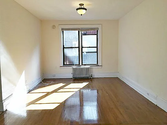 Rented by Eleni Moustakis LREB | media 20