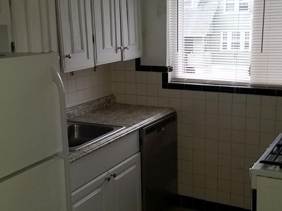 4th image of 2525 Williams Ave APT 1
