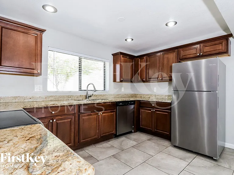 806 E El Caminito Dr — Photo 6