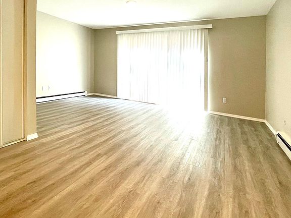 3rd image of 5012 11th Ave NE APT D