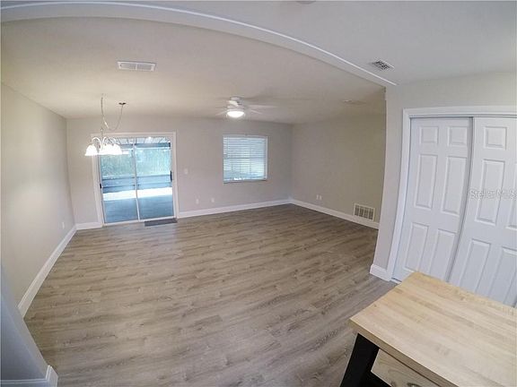 2nd image of 923 Bishop Dr