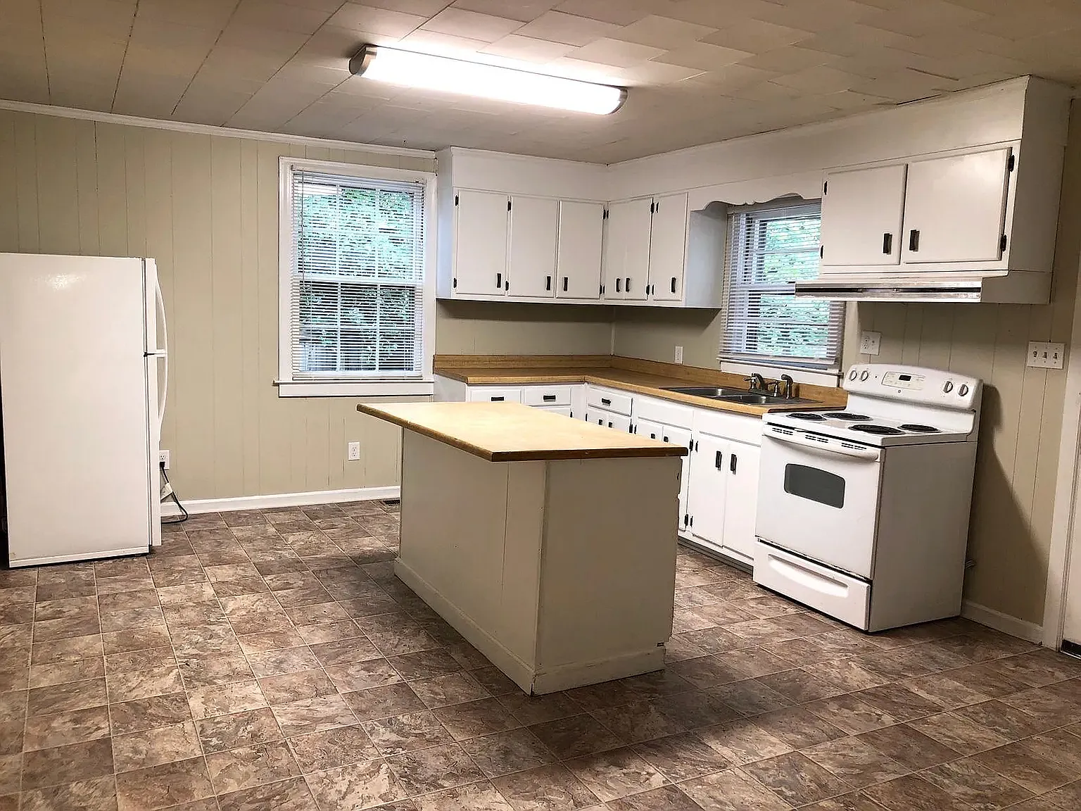 3 bed, 1200 sqft, $1,150 — Photo 2