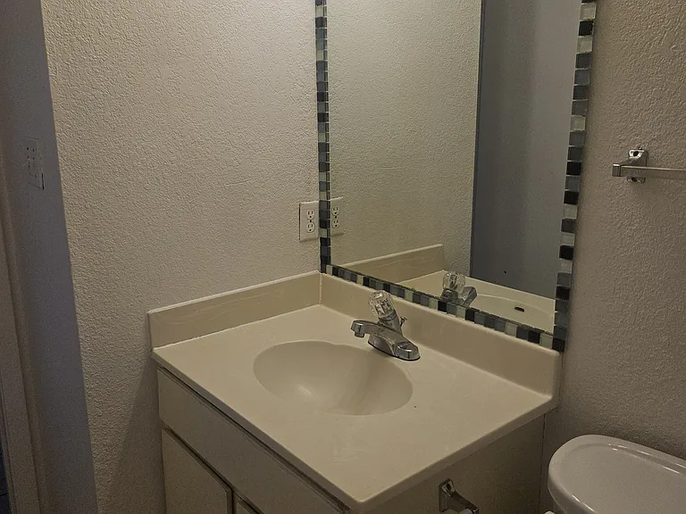 1605 S Telshor Blvd #F — Photo 7