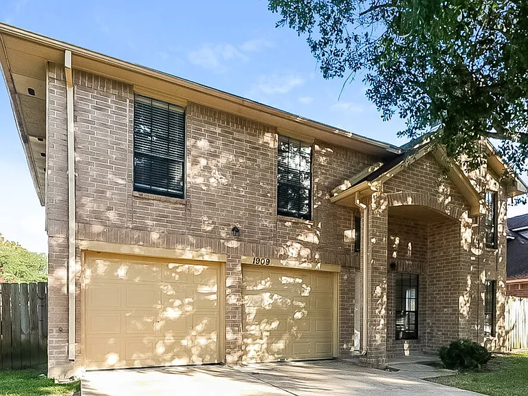 1909 Wildwood Ridge Dr — Photo 1