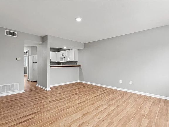 5th image of 1505 W 26th St #B8