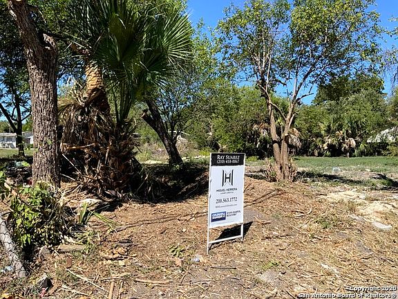 2nd image of 831 S San Eduardo Ave