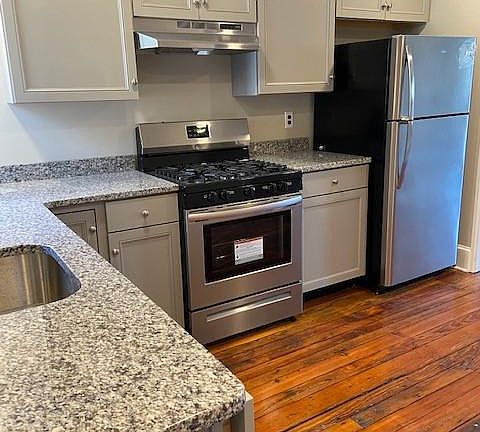 3rd image of 915 Linden St