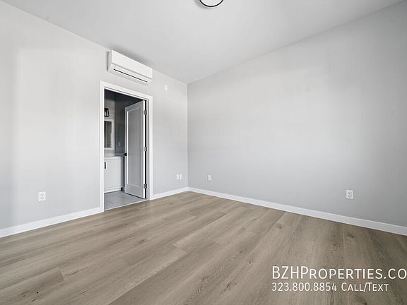 5th image of 11346.5 Hatteras St #11346.5