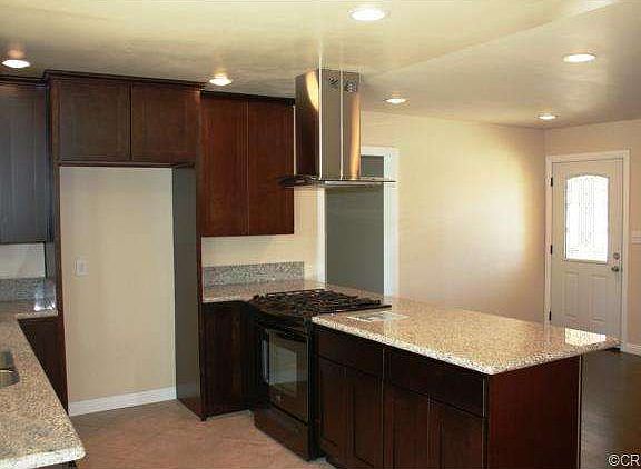 3rd image of 909 Cabana Ave