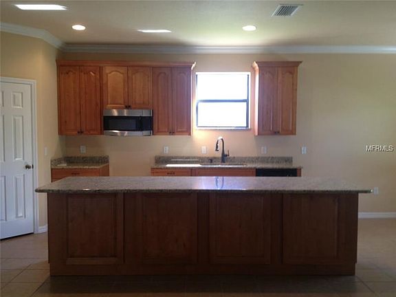 5th image of 330 Oaklanding Dr