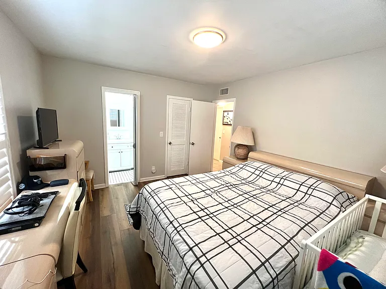 2270 NE 68th St #1911 — Photo 13