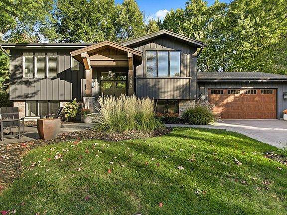 3rd image of 4672 Walnut St