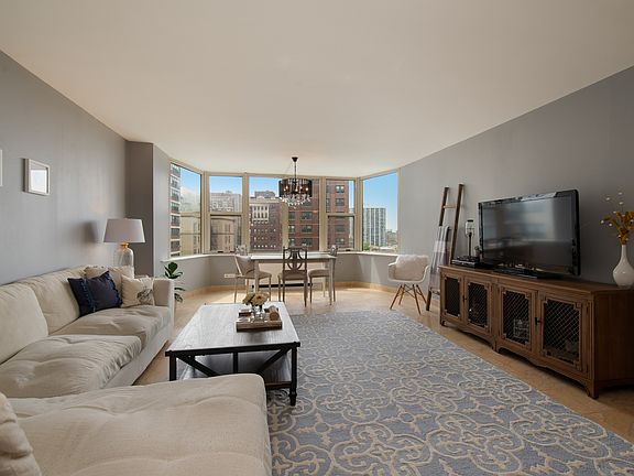 4th image of 525 W Hawthorne Pl APT 1107