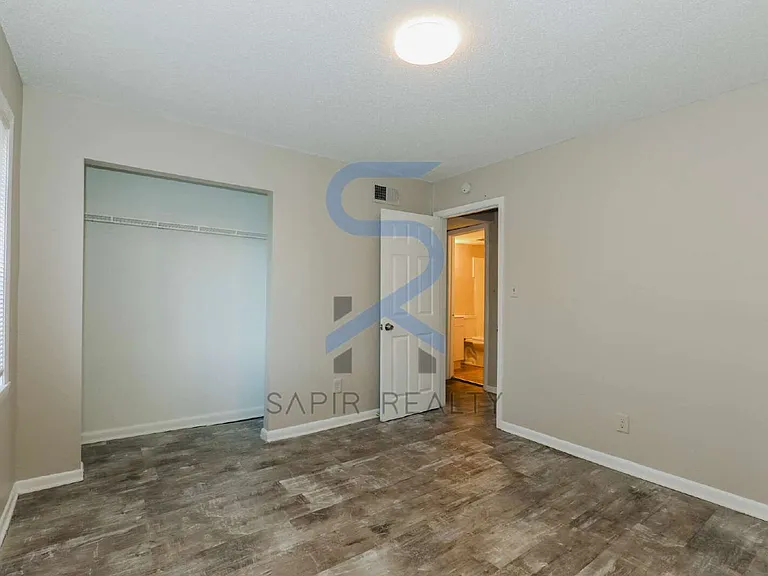 2045 Alison Ct SW #4 — Photo 8