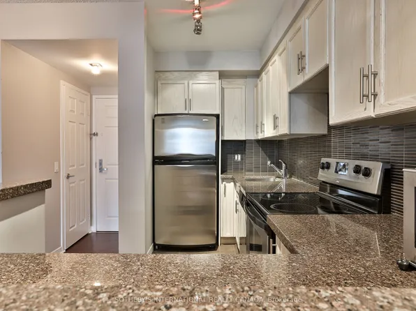 284 Bloor St W #704, Toronto, ON M5S 3B8