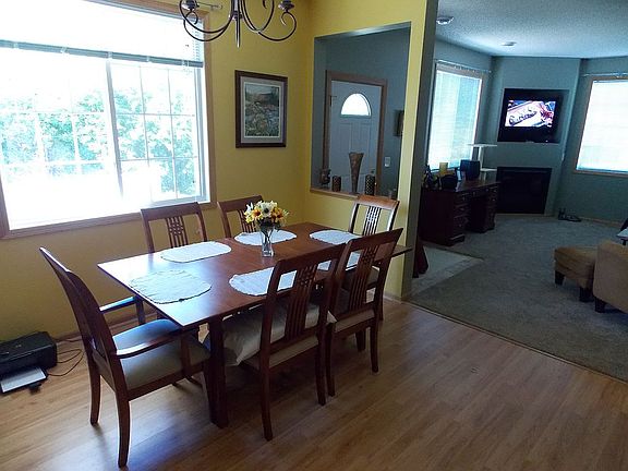 4th image of 136 River Woods Dr W