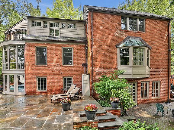 5th image of 3024 Palisade Ave