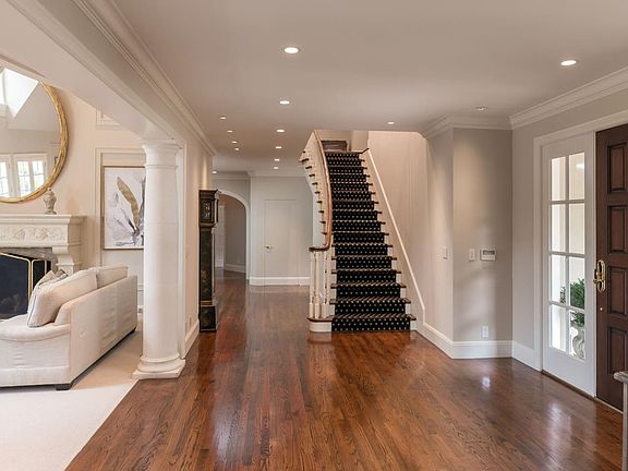 4th image of 1 Bridle Ln