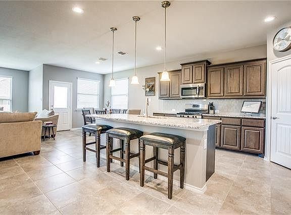 spacious kitchen (18x14)