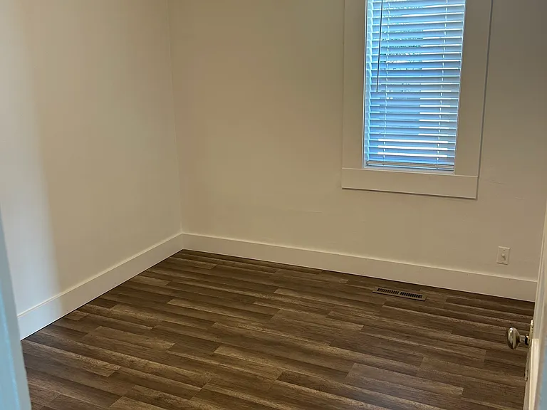 302 1st St #3 — Photo 3