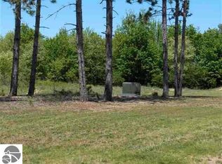 690 Seeley Rd NW, Rapid City, MI 49676