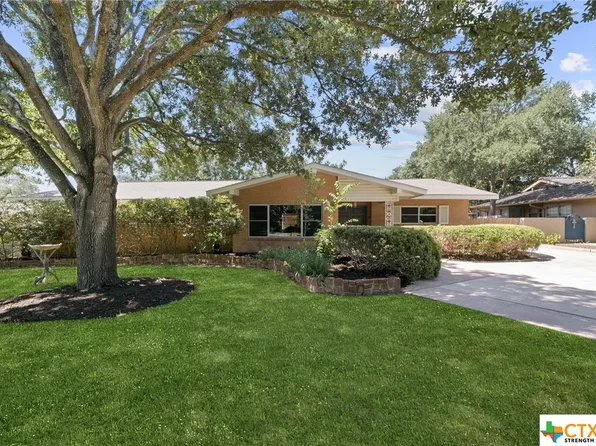 150 Oakhurst Pl, San Antonio, TX 78209