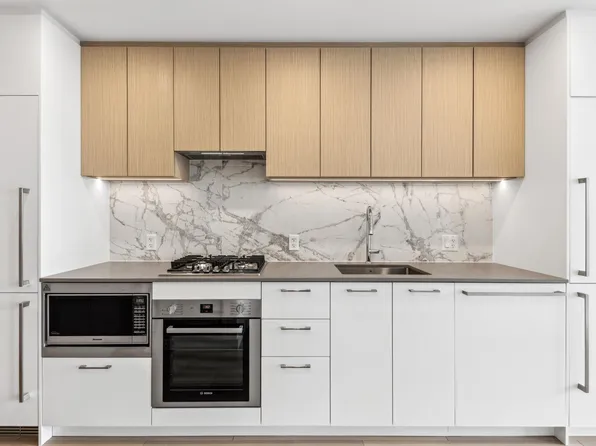 6468 Willingdon Ave #1408, Burnaby, BC V5H 4E4