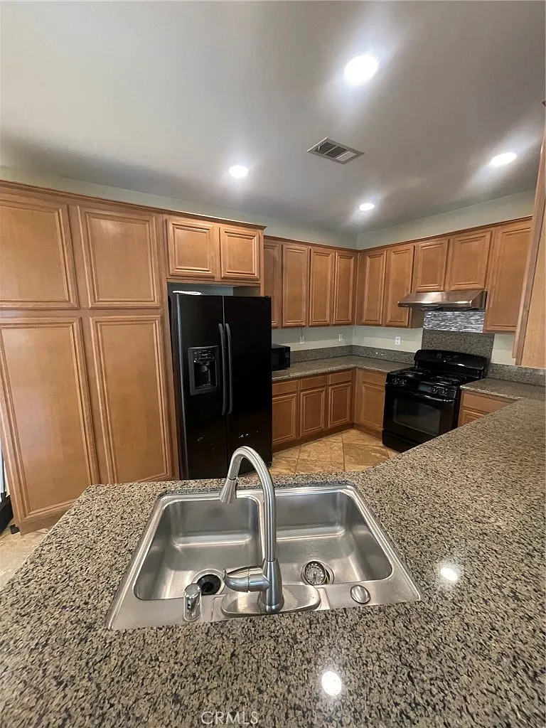 4 bed, 2.5 bath, 1707 sqft, $3,550 — Photo 4