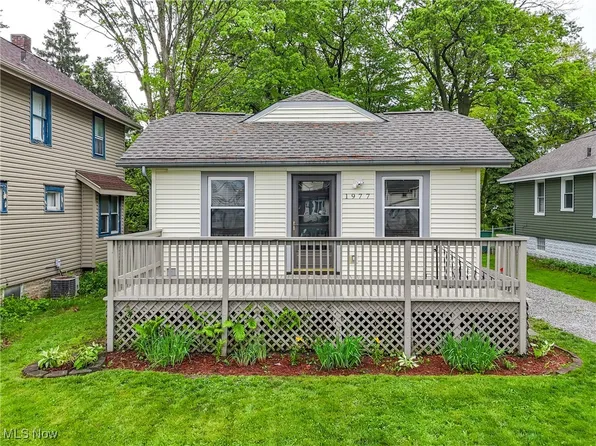 1977 High St, Cuyahoga Falls, OH 44221