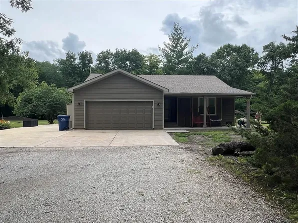 24451 Chieftain Rd, Lawrence, KS 66044