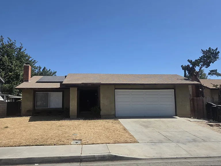 630 E Avenue J4 — Photo 2