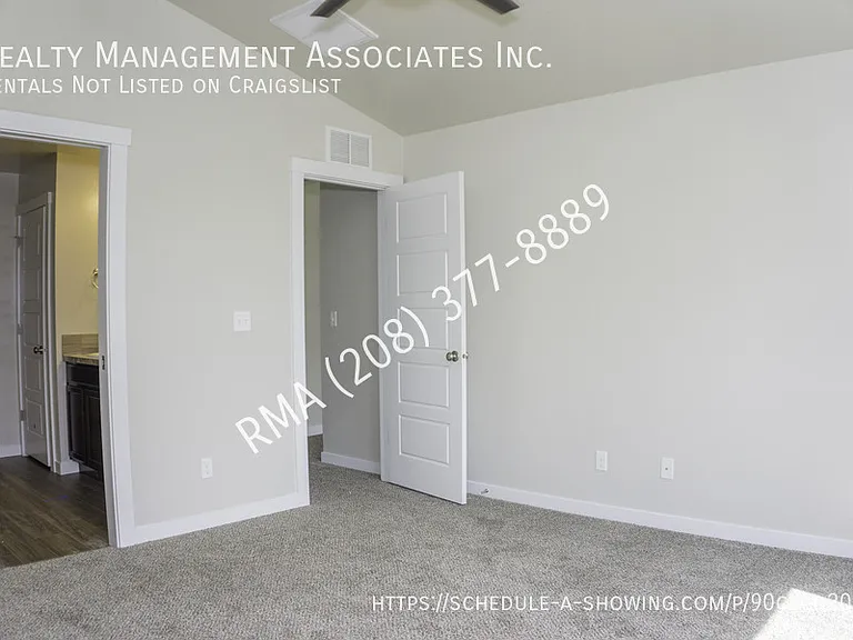 5040 N Elmstone Ave #AVE — Photo 5