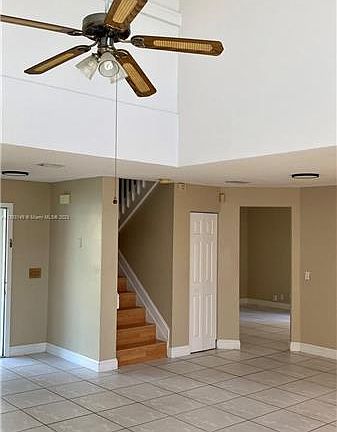 4th image of 251 E Riverbend Dr
