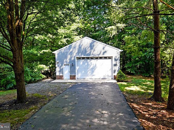 2nd image of 15058 Greenmount Dr