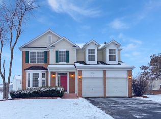 683 Windsor Ct, Lindenhurst, IL 60046