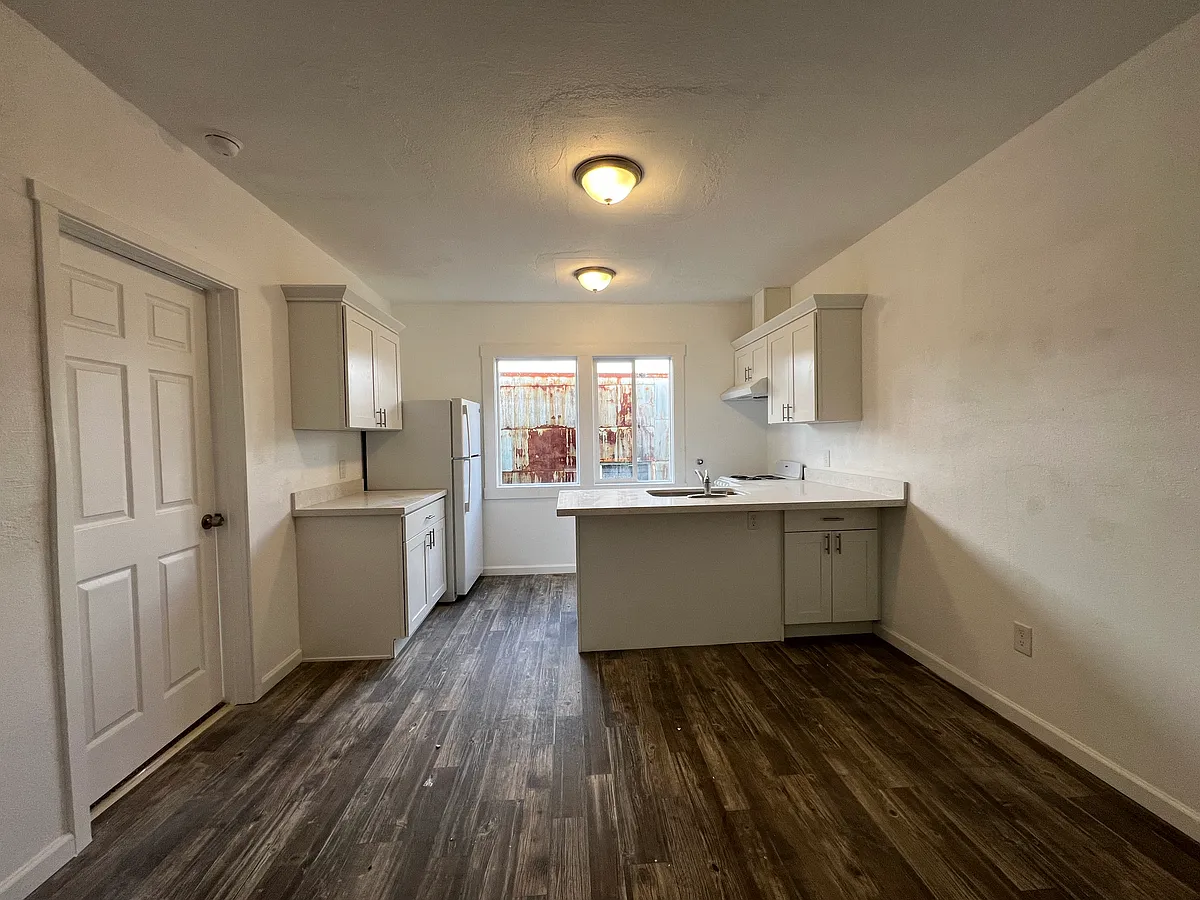 Building Photo - 212 E Wishkah St #305