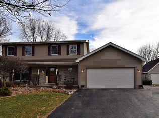 4N589 Arrowhead Dr, Campton Hills, IL 60175